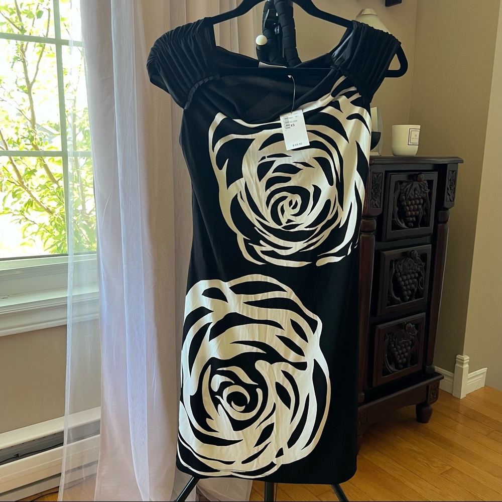 NWT Black and Cream Print Stretch Fitted Dress
